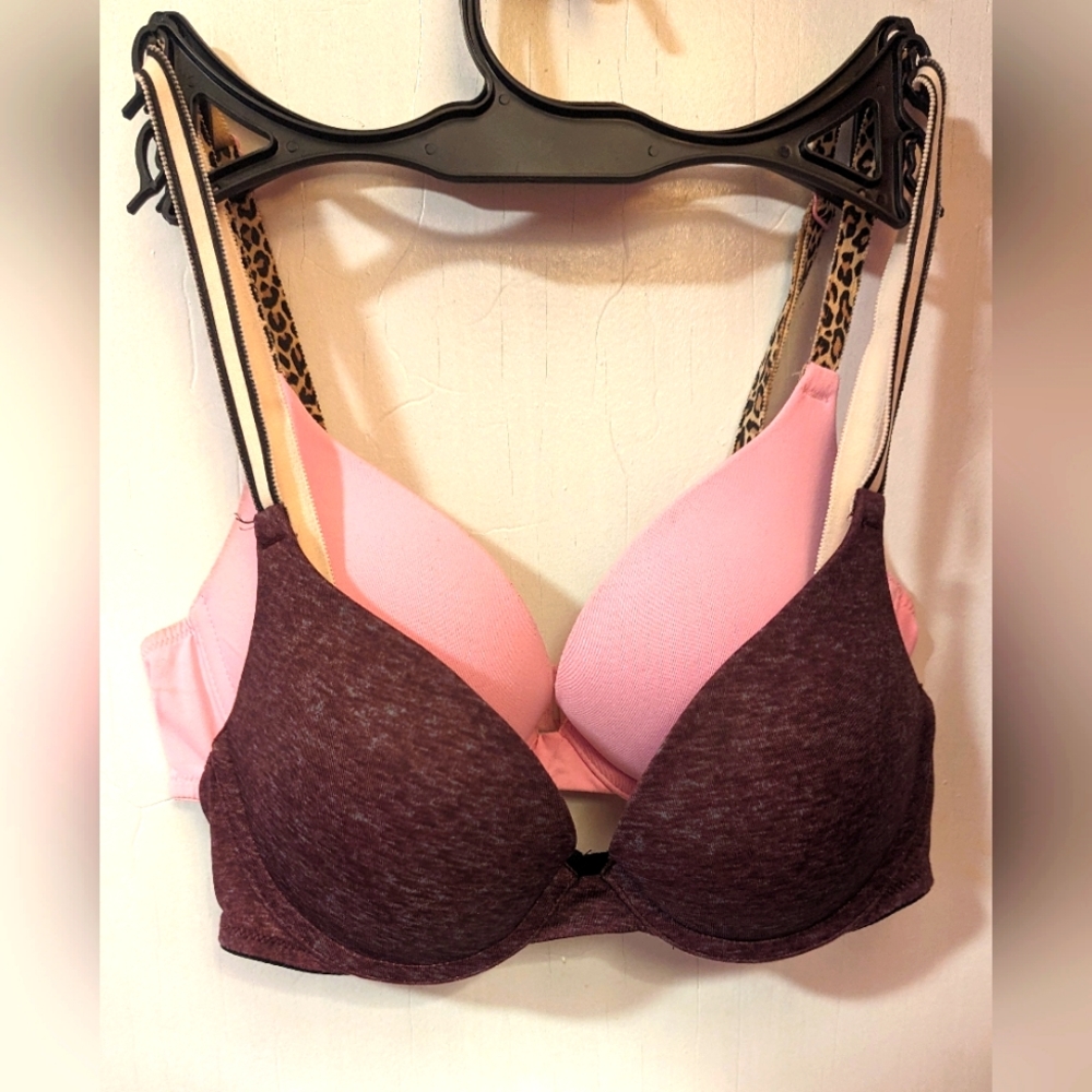 Set of 2 PINK Victoria’s Secret Wear Everywhere Maroon & Pink Push Up Bras. 32B